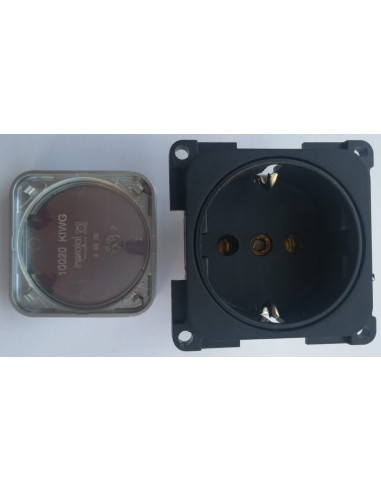 Spina nera per presa 220V con tappo argento