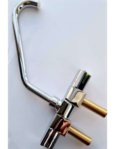 Grifo Luxe con caño abatible de agua fría y caliente Grifo Luxe con caño abatible de agua fría y caliente