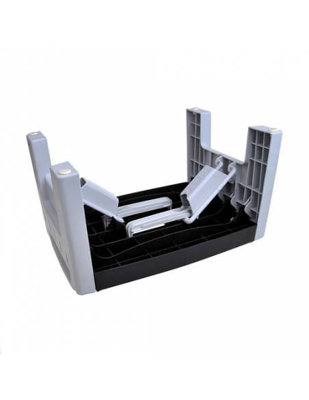 Non-slip plastic folding step/rung