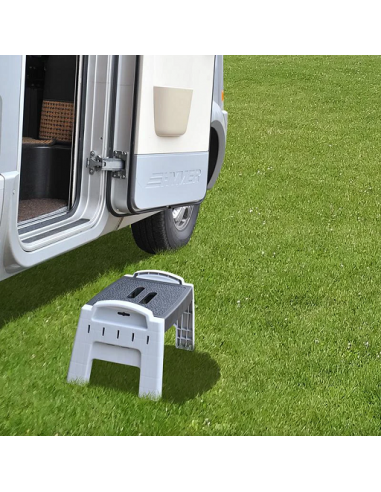 Non-slip plastic folding step/rung