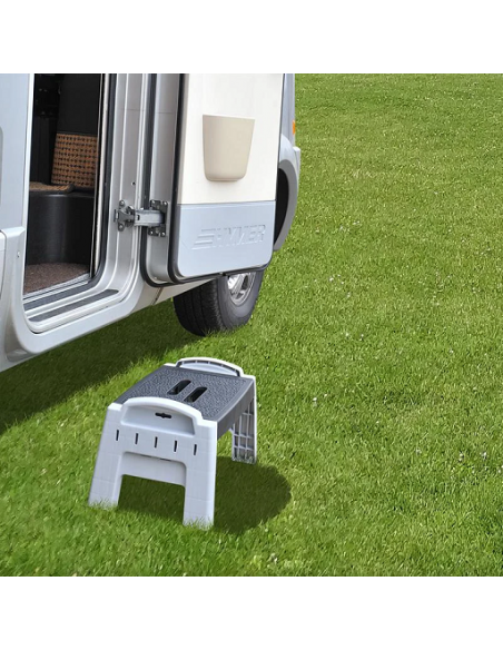 Non-slip plastic folding step/rung