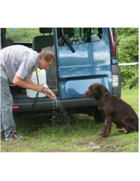 Flasche mit integriertem Zapfhahn und 12 V Comet Pumpe