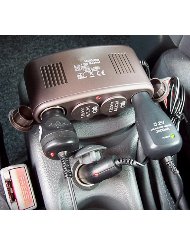 Enchufe mechero de 4 tomas a 12V con placa de montaje