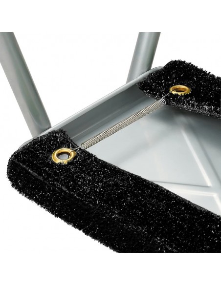 Schwarzer Frotteestoff für Peldaño-Stufe.