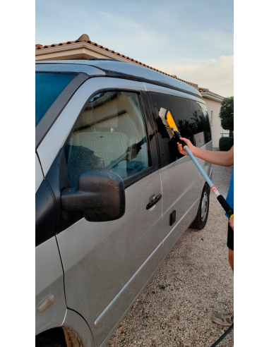 Spazzola extra lunga con attacco tubo