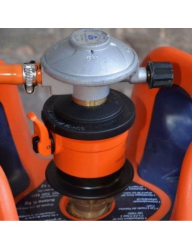 Repsol-Regleradapter für Standard-Butangas auf blaues Flaschengewinde