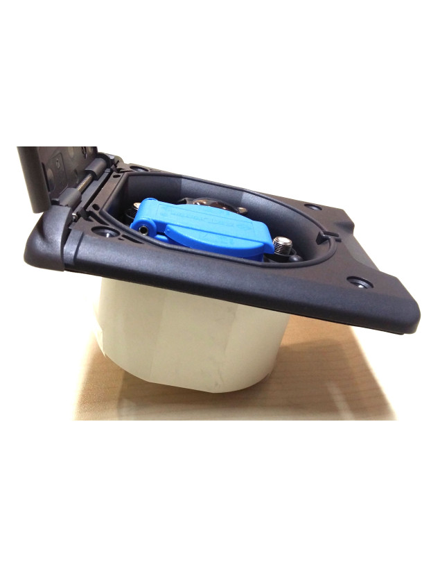 4 in 1 external socket with cover.