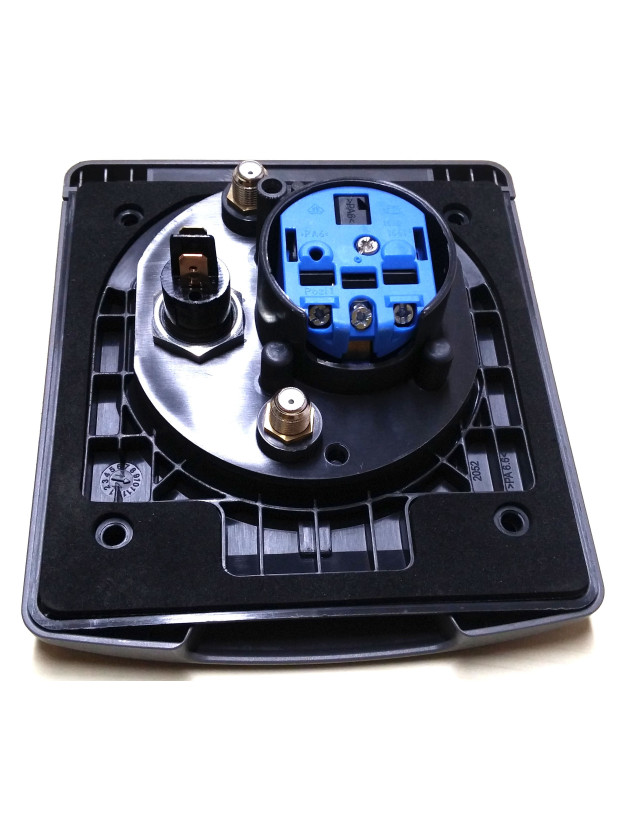 4 in 1 external socket with cover.