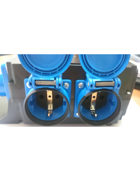 Power distributor with external Schuko sockets