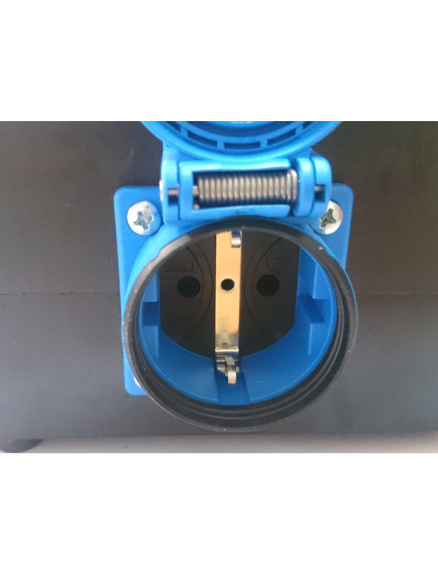 Power distributor with external Schuko sockets