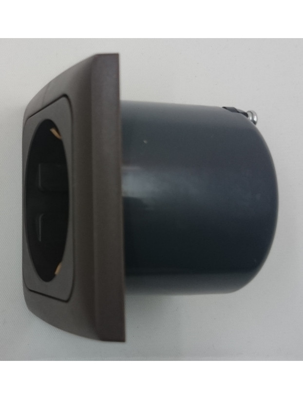 Spina per 230V. Marrone