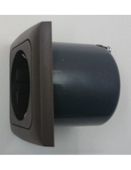 Stecker für 230V Steckdose. Braun