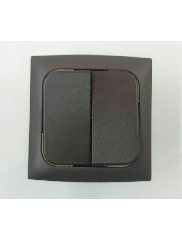 Interruptor doble 230V. Marrón
