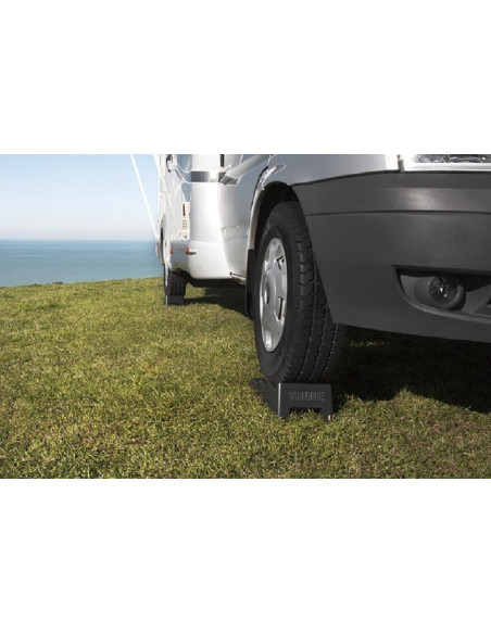 Wedges with Thule 5 Ton levelers.