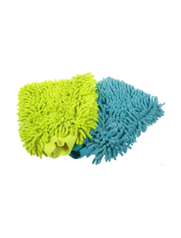 Le gant en microfibre nettoie les véhicules
