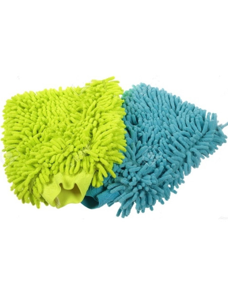 Microfiber glove cleans vehicles