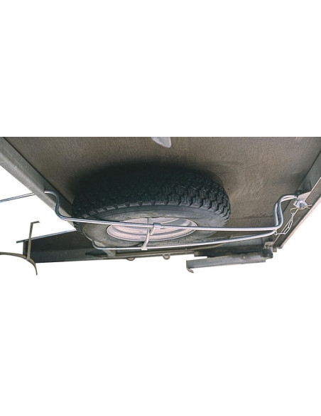 Suporte para roda sobressalente no chassi