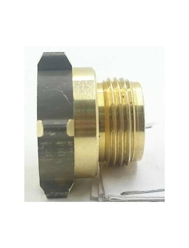 Adapter mit dickem auf dünnes Gewinde.